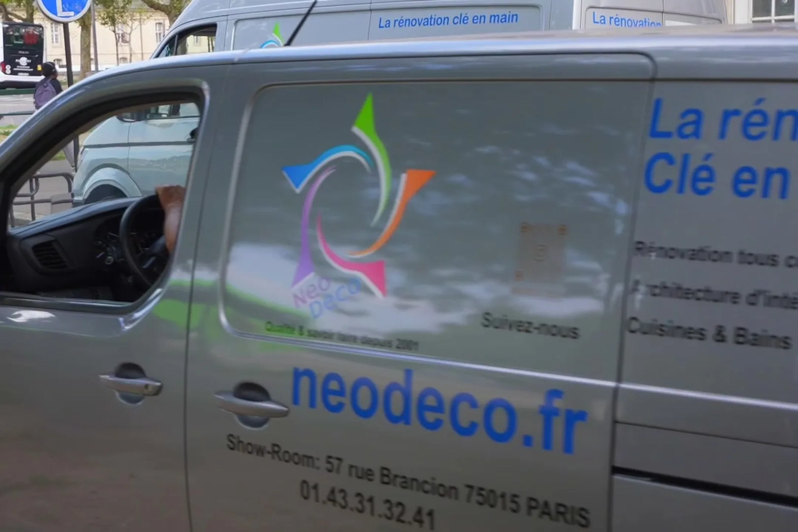 Compagnon NEO DECO au dépôt, outillage et matériel en propre
